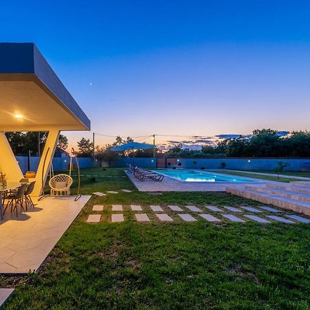 S&I Peaceful Holiday Home With Pool & Jacuzzi Galovac  Esterno foto