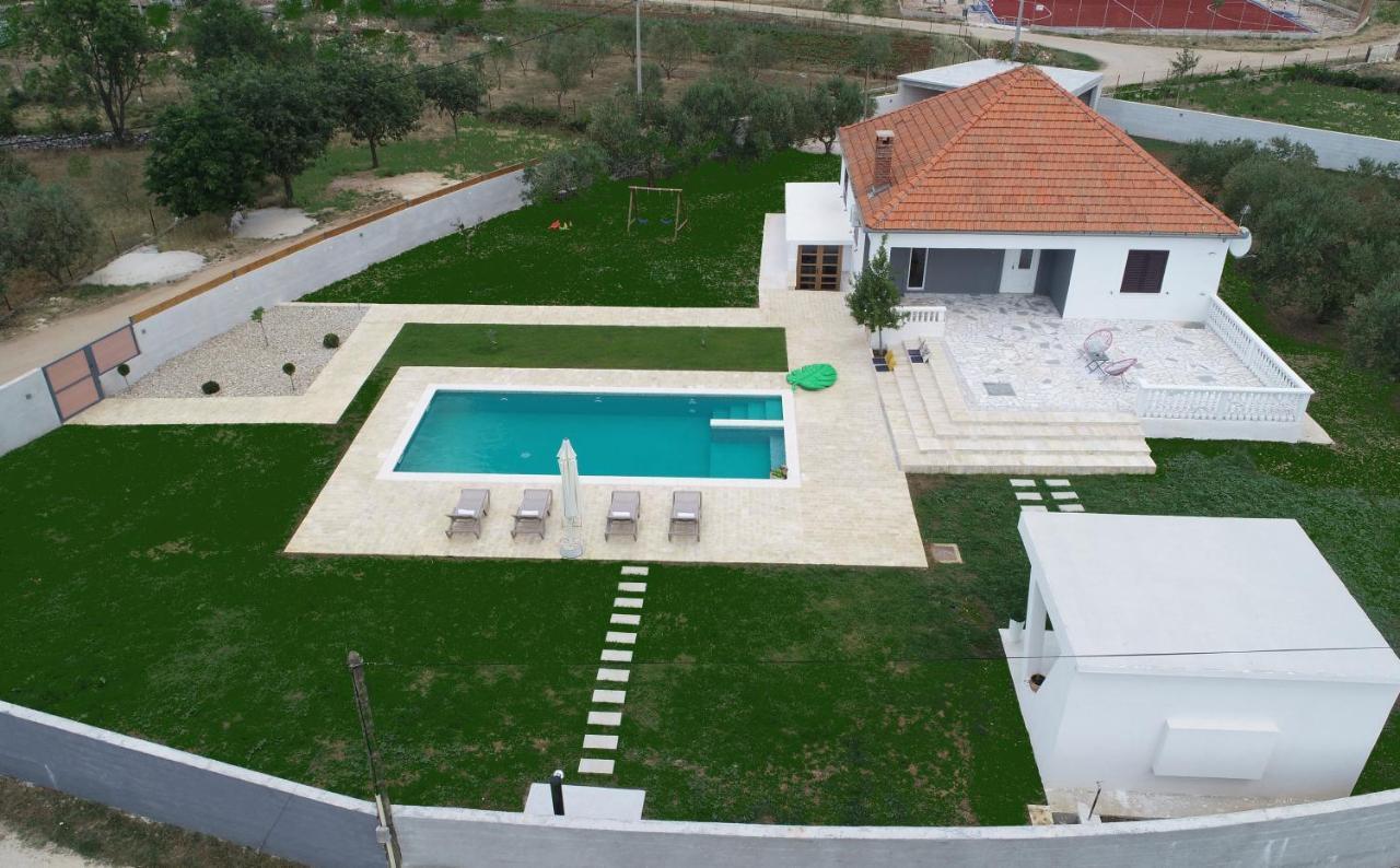 S&I Peaceful Holiday Home With Pool & Jacuzzi Galovac  Esterno foto