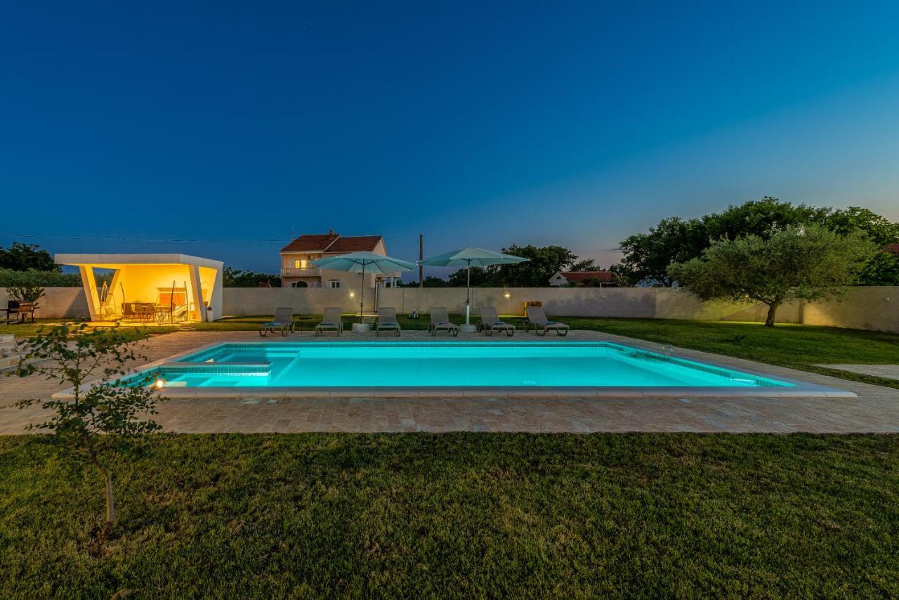 S&I Peaceful Holiday Home With Pool & Jacuzzi Galovac  Esterno foto