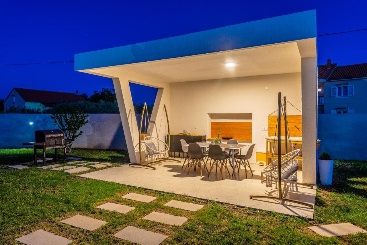 S&I Peaceful Holiday Home With Pool & Jacuzzi Galovac  Esterno foto