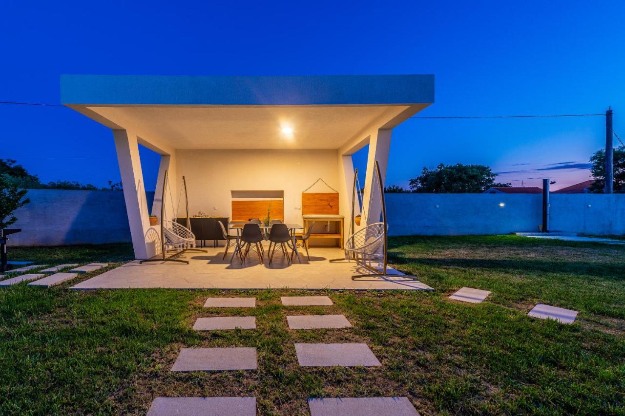 S&I Peaceful Holiday Home With Pool & Jacuzzi Galovac  Esterno foto