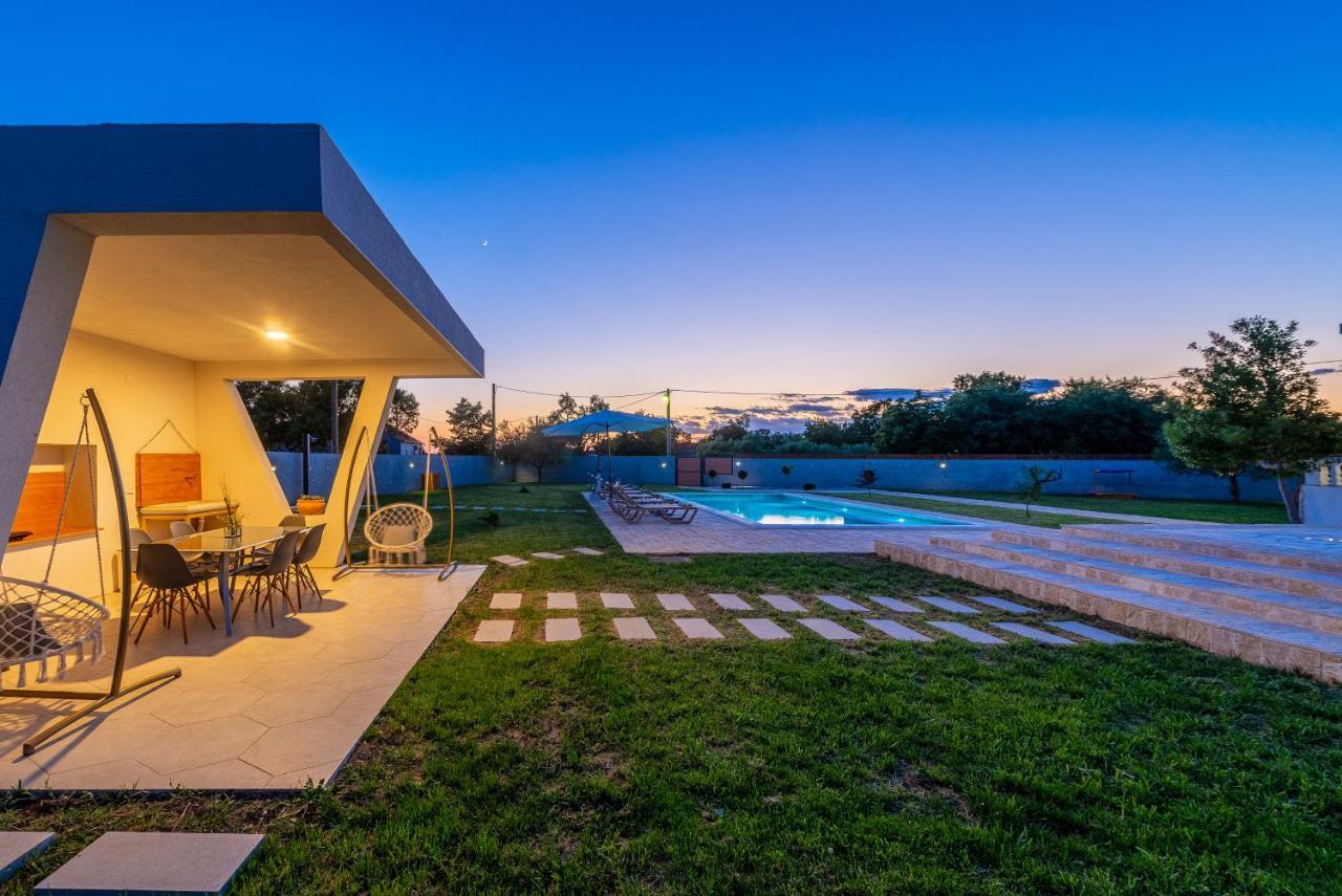 S&I Peaceful Holiday Home With Pool & Jacuzzi Galovac  Esterno foto