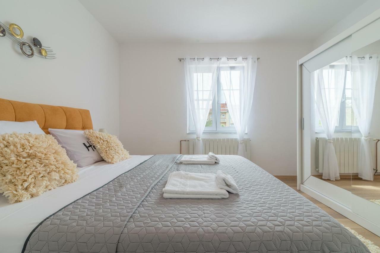 S&I Peaceful Holiday Home With Pool & Jacuzzi Galovac  Esterno foto