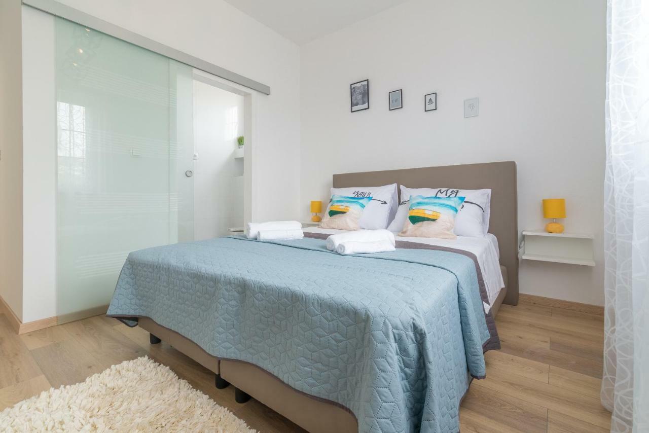 S&I Peaceful Holiday Home With Pool & Jacuzzi Galovac  Esterno foto