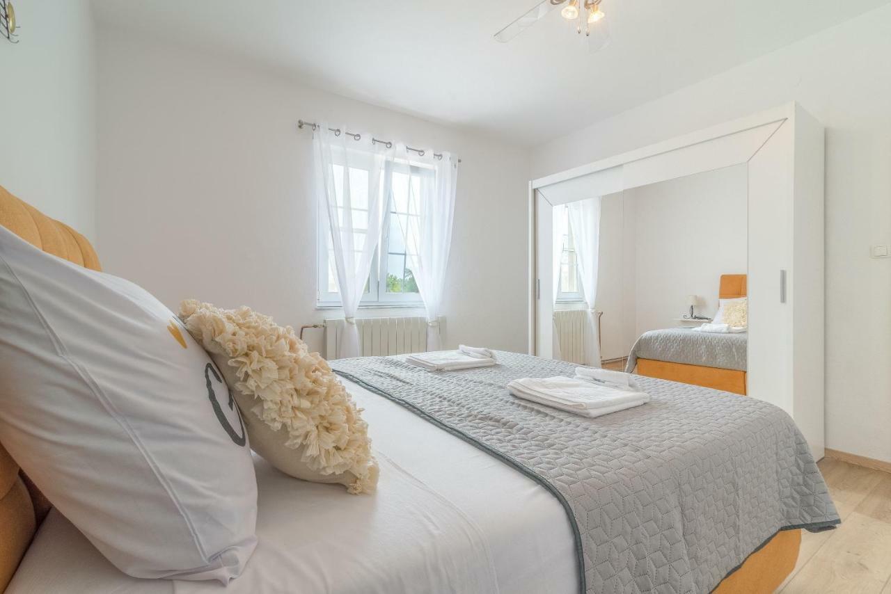 S&I Peaceful Holiday Home With Pool & Jacuzzi Galovac  Esterno foto