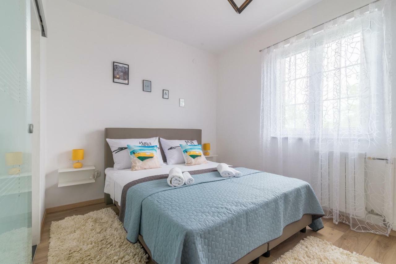 S&I Peaceful Holiday Home With Pool & Jacuzzi Galovac  Esterno foto