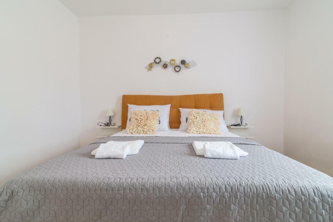 S&I Peaceful Holiday Home With Pool & Jacuzzi Galovac  Esterno foto