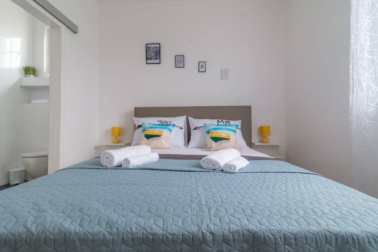 S&I Peaceful Holiday Home With Pool & Jacuzzi Galovac  Esterno foto