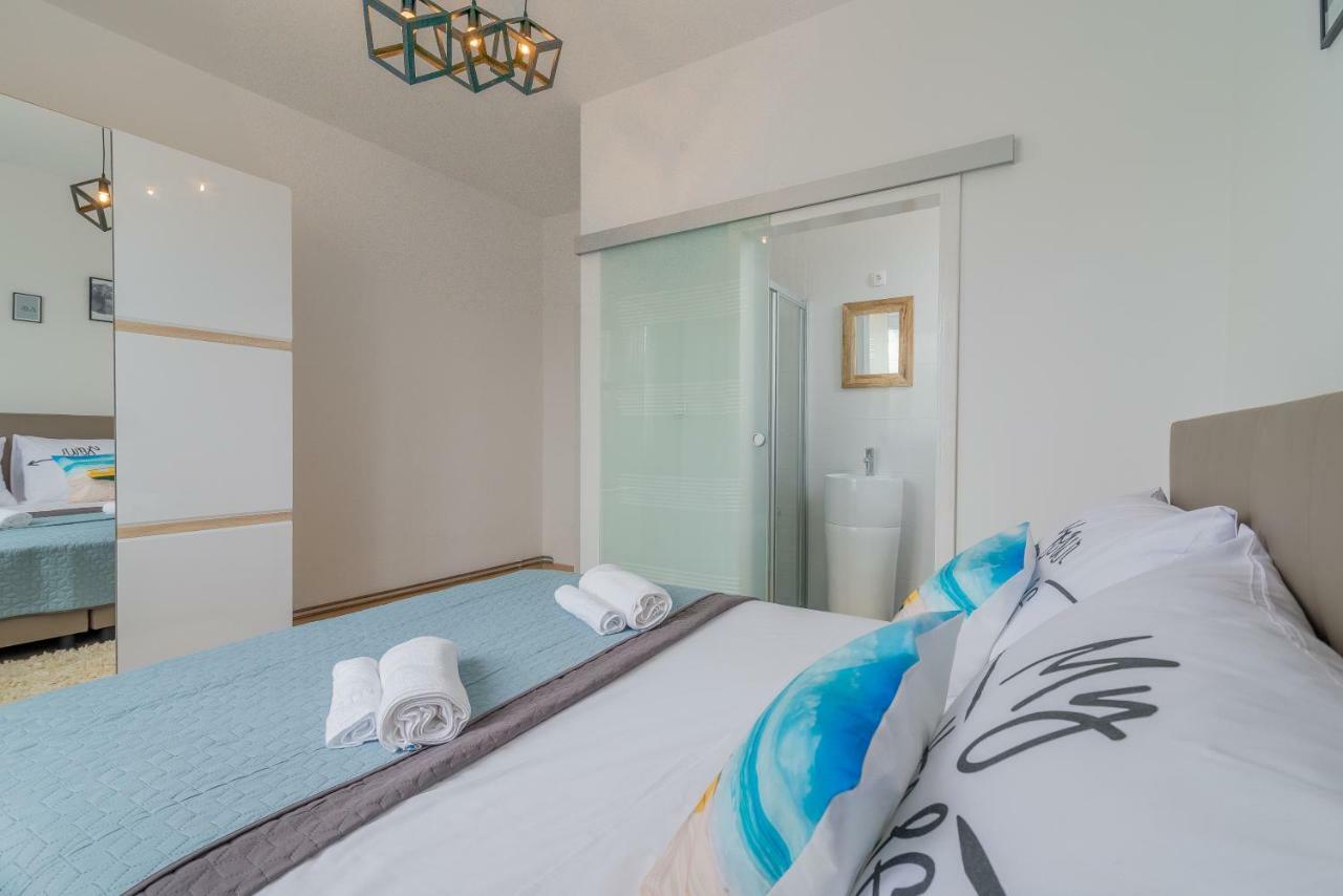 S&I Peaceful Holiday Home With Pool & Jacuzzi Galovac  Esterno foto