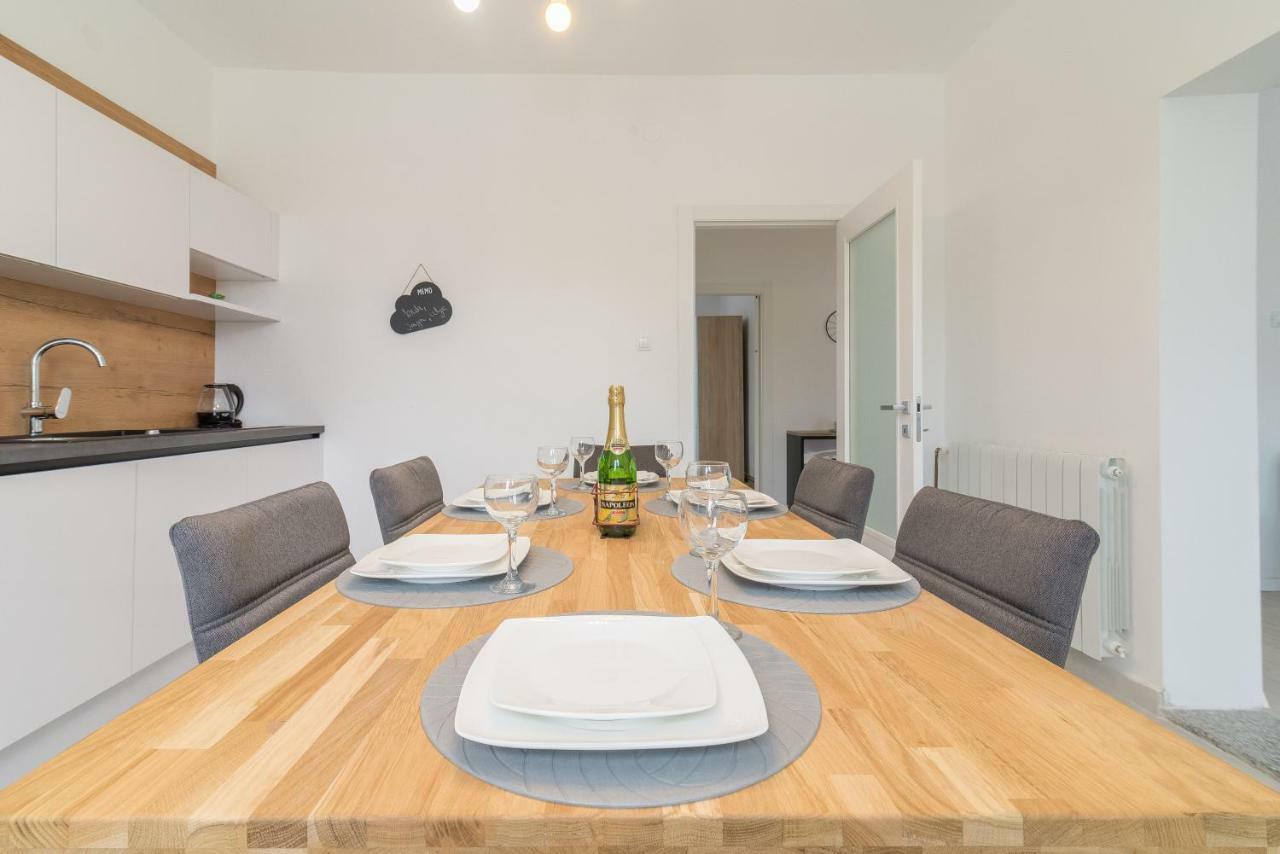 S&I Peaceful Holiday Home With Pool & Jacuzzi Galovac  Esterno foto