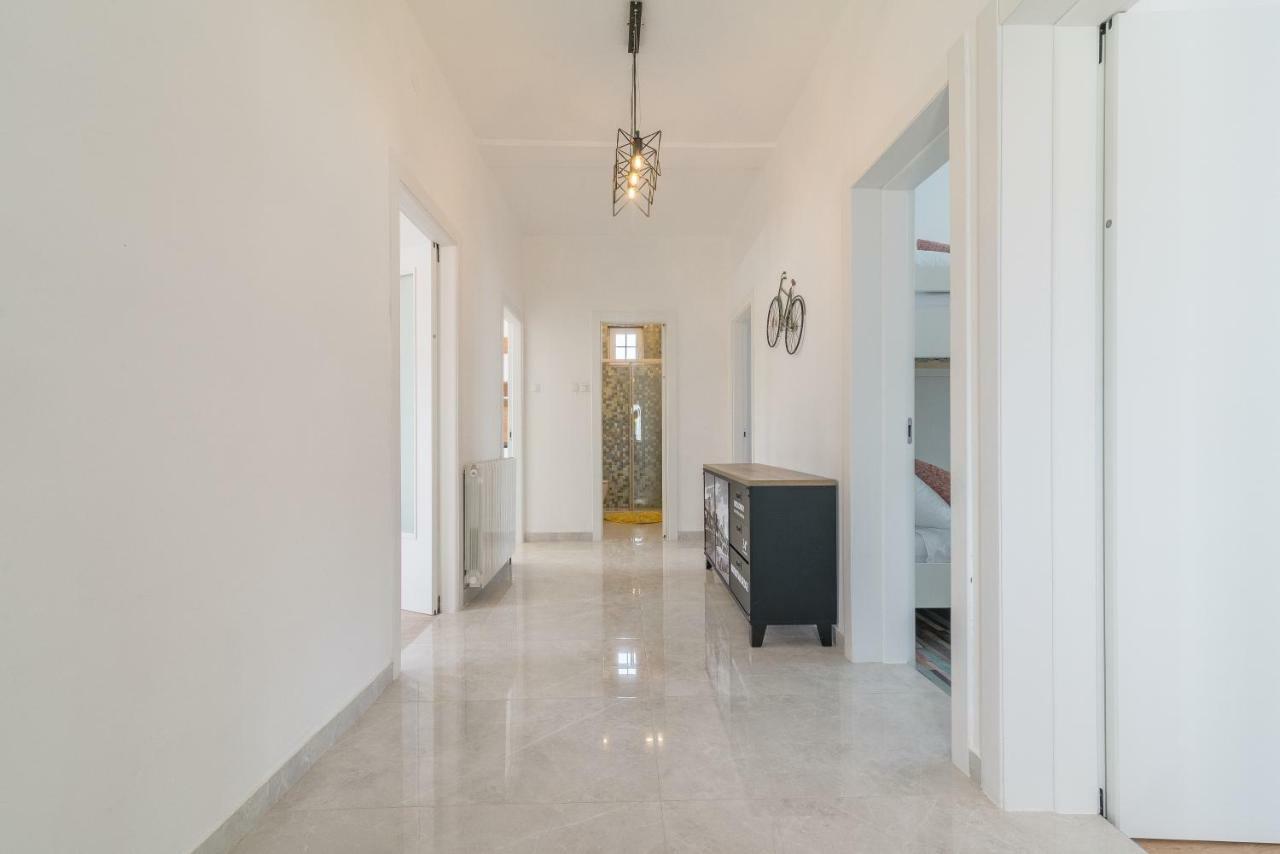 S&I Peaceful Holiday Home With Pool & Jacuzzi Galovac  Esterno foto